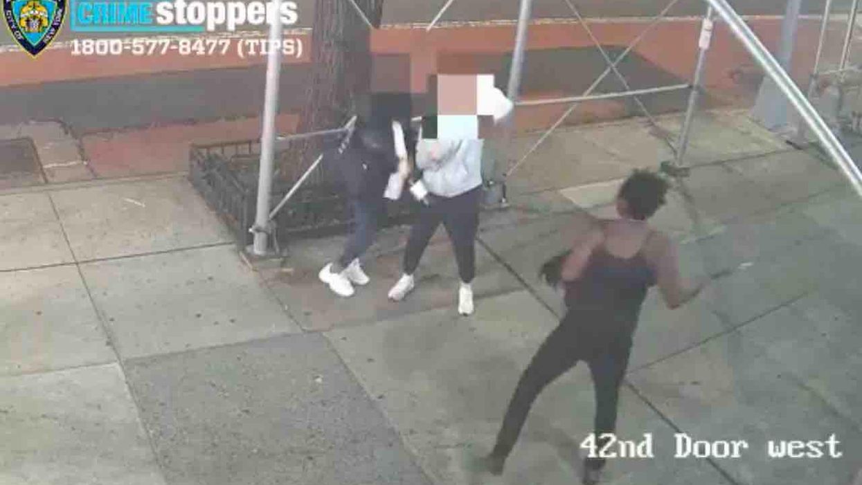 VIDEO: Asian women attacked from behind by hammer-wielding suspect on NYC sidewalk