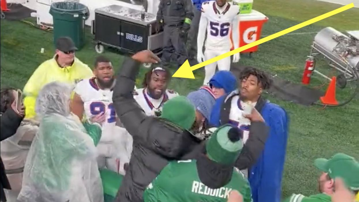 Video: Buffalo Bills defensive end appears to hit Philly Eagles fan who was heckling visiting Bills from stands during game