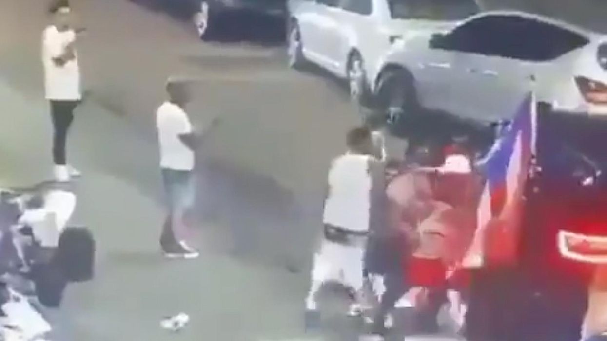 VIDEO: Chicago gang drags couple from car and shoots them at point-blank range in front of their baby