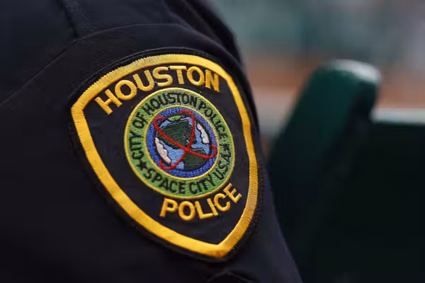 VIDEO: Cop turns in her badge and gun after allegedly posting racist rant against black people online