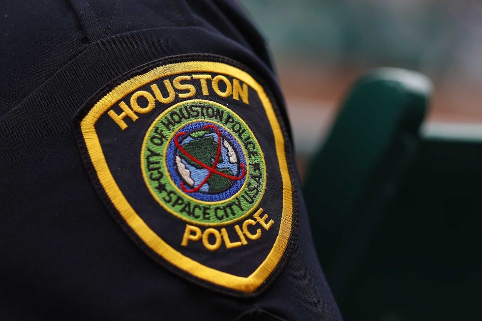 VIDEO: Cop turns in her badge and gun after allegedly posting racist rant against black people online