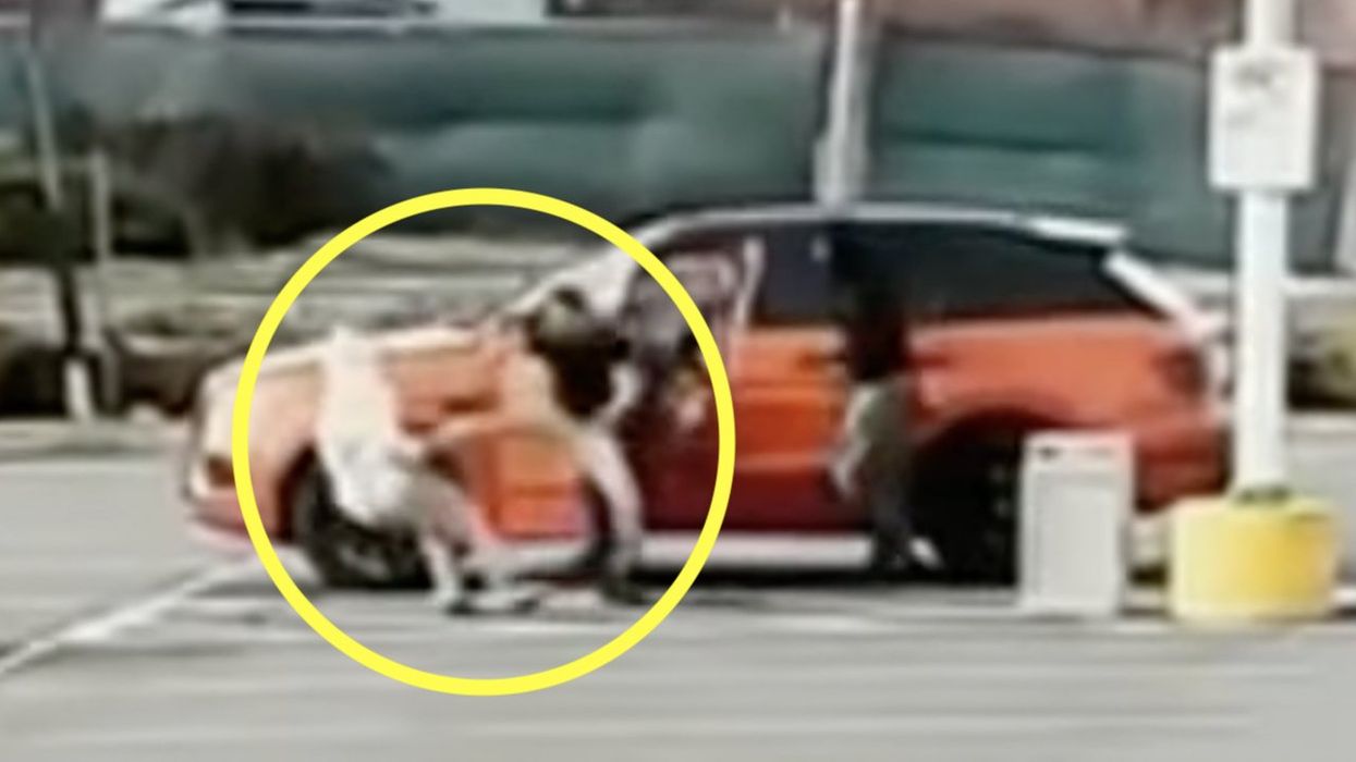 Video: Driver fights off carjackers who try to steal his luxury SUV. Victim manages to get away; crooks depart disappointed.