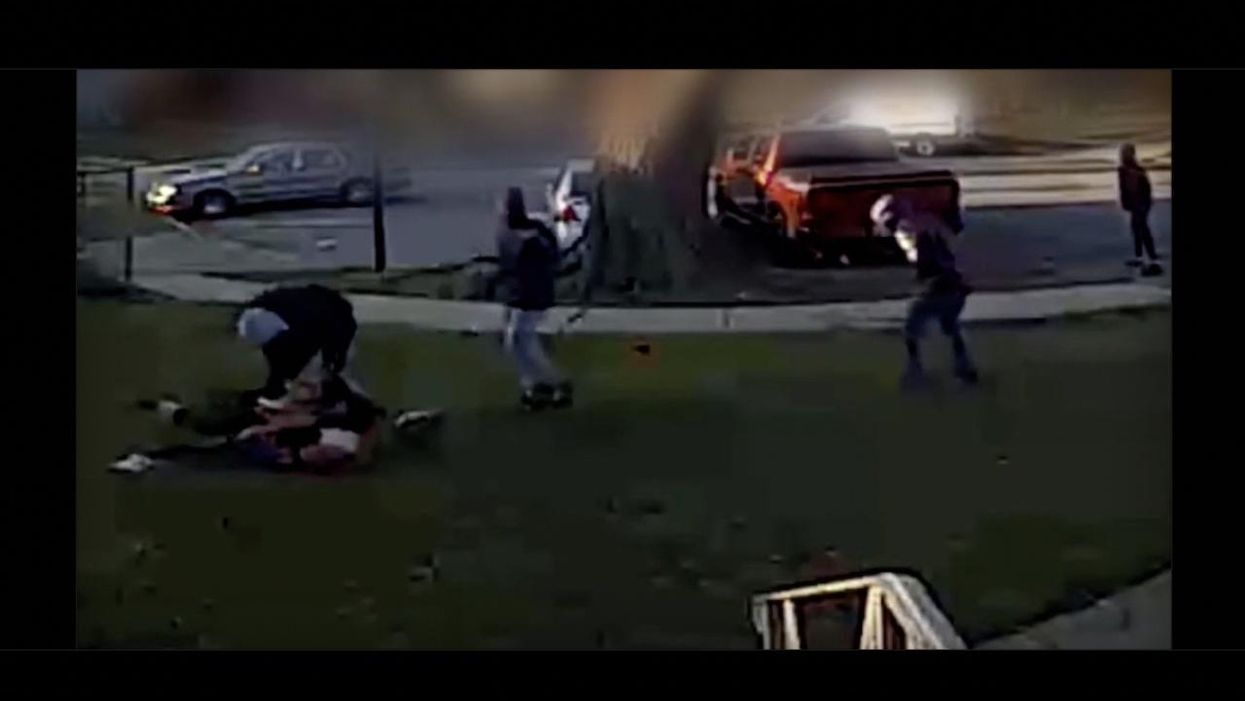 Video: Elderly woman screams as thugs physically attack her, leave her with broken bones in carjacking attempt; one even tackles victim as she runs for help