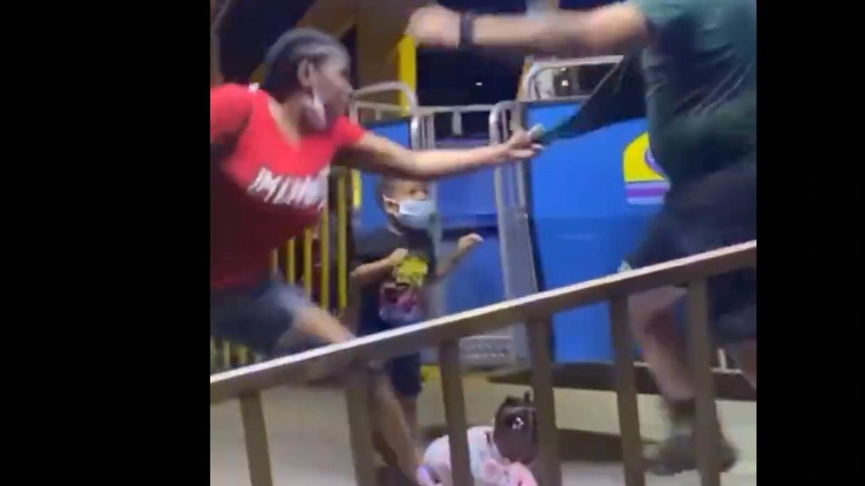 Video: Ferris wheel operator reportedly attacks a mother — and gets a beatdown from the crowd as a result