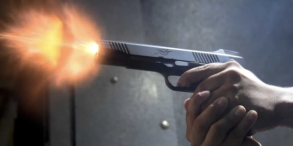 Video: Masked smash-and-grab robbers don't look so scary when jewelry store owner pulls his gun and opens fire