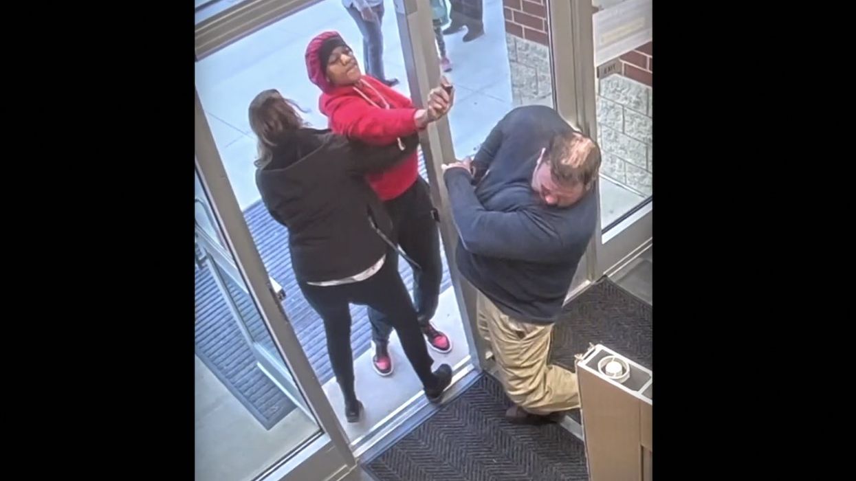 Video: Mom accused of spraying mace in elementary school principal's face while trying to enter building