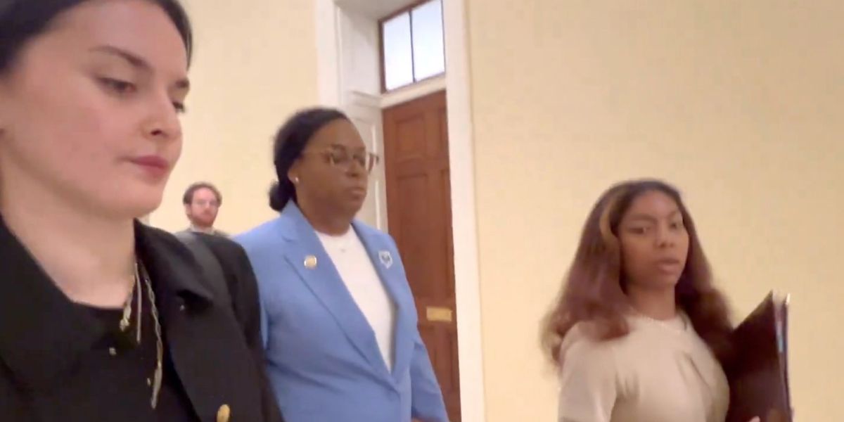 VIDEO: NJ Democrat refuses to take responsibility for alleged ICE assault when confronted by Blaze Media VIDEO: NJ Democrat refuses to take responsibility for alleged ICE assault when confronted by Blaze Media