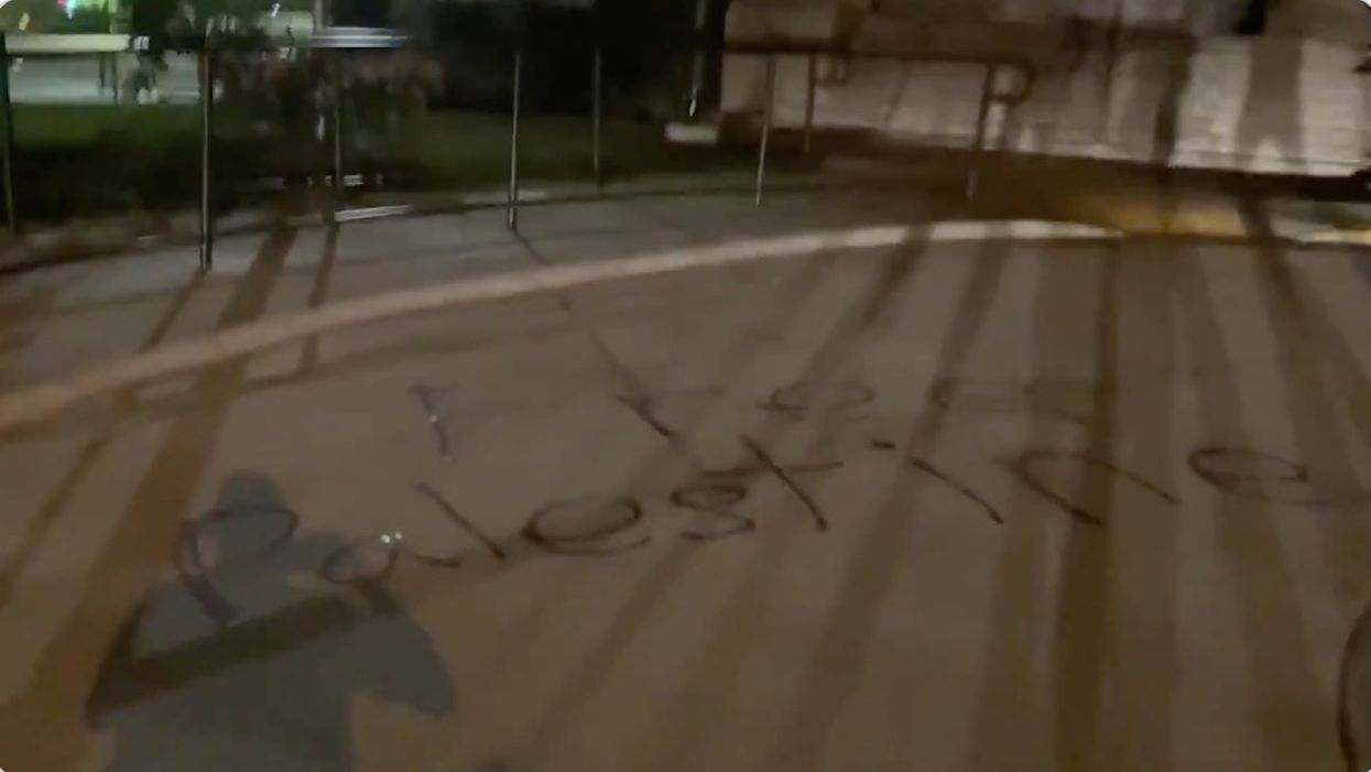 VIDEO: Rioters in Kenosha spray-paint 'Free Palestine' at Jewish temple, deface Christian church sign