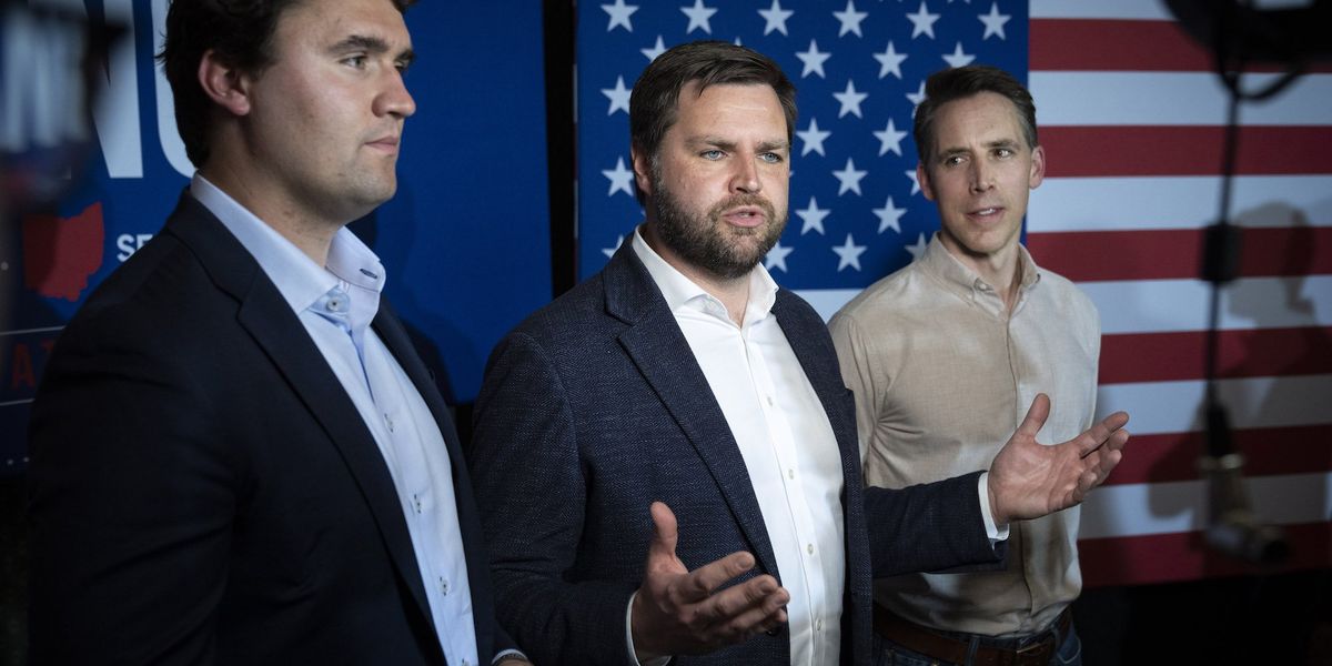Video shows Vice President JD Vance helping to carry Charlie Kirk’s casket onto Air Force Two Video shows Vice President JD Vance helping to carry Charlie Kirk’s casket onto Air Force Two