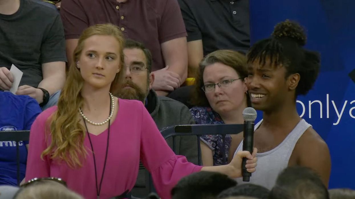 Vulgar, boasting ‘mathematician and physicist’ tries to argue ‘gender identity’ with Ben Shapiro at college event. Shapiro quickly wrecks the woke student.