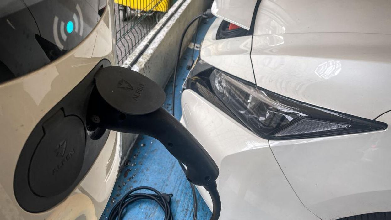 Washington enacts target to ban non-electric cars by 2030