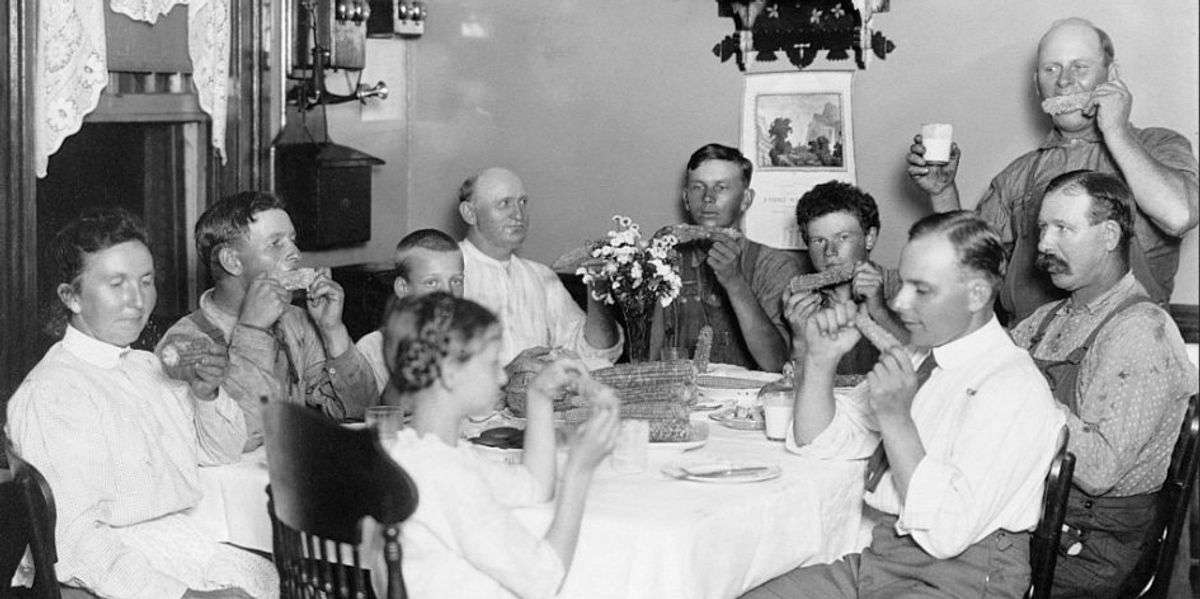 We’re all ‘too busy’ to eat dinner as a family — but we should do it anyway We’re all ‘too busy’ to eat dinner as a family — but we should do it anyway