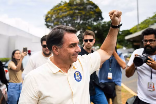 Where in the world is Flávio Bolsonaro?