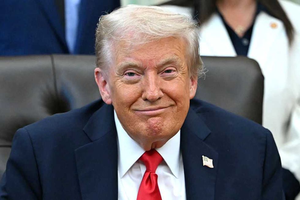 White House trolls Democrats with highlights of prior administrations' scandals amid liberal furor over East Wing renovation