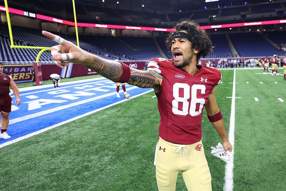 Wide receiver slaps fan in the face in humiliating video, sparking investigation