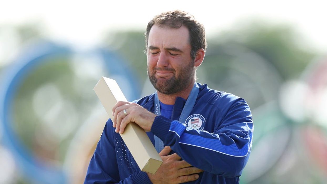 World No. 1 golfer Scottie Scheffler breaks down in tears during 'Star-Spangled Banner' after winning Olympic gold medal