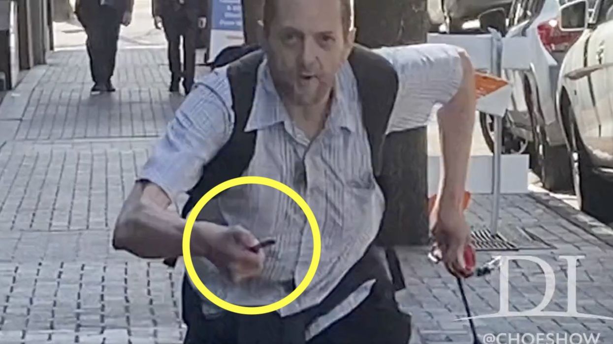 'You're gonna die!' Knife-wielding nut caught on video chasing journalist, threatening his life in front of numerous witnesses in Seattle